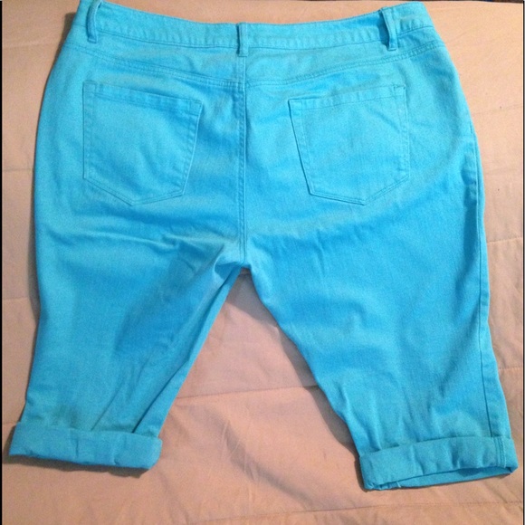 Turquoise stretch capris - Picture 6 of 8